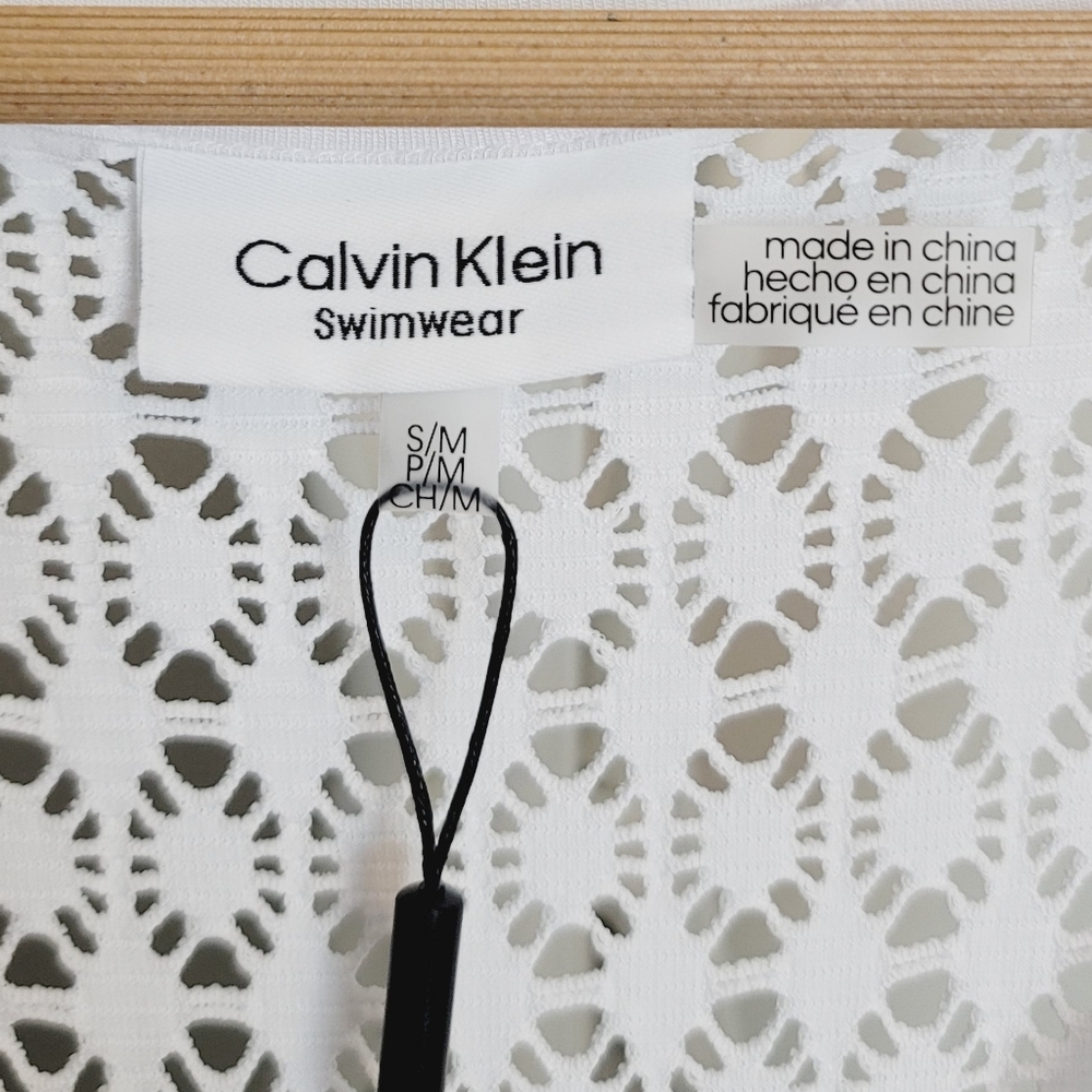 🆕️ Calvin Klein Swimwear Crochet Shoulder Cover Up in White - Size S/M - Picture 3 of 13